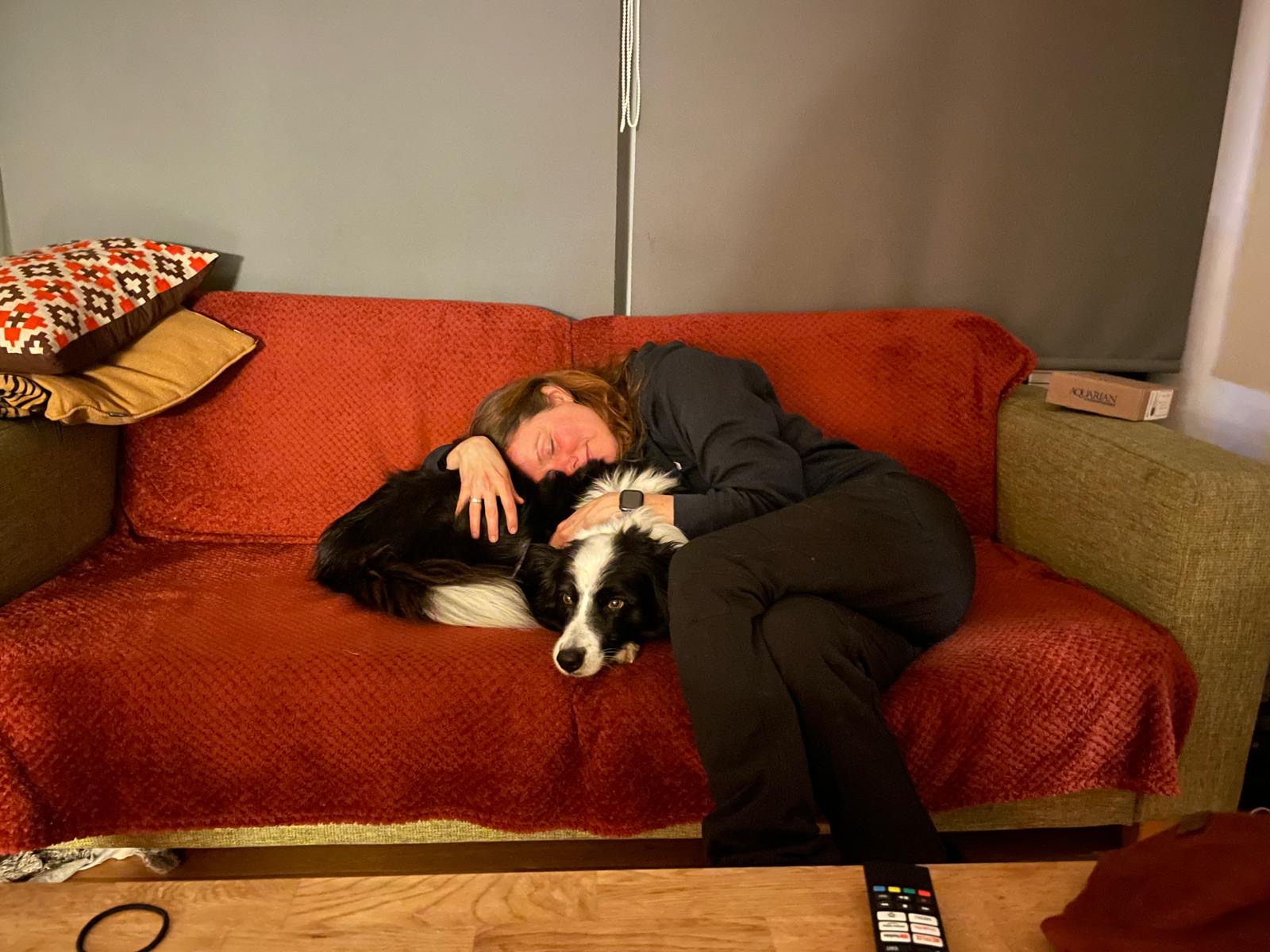 Marley en Maaike op de bank.jpeg