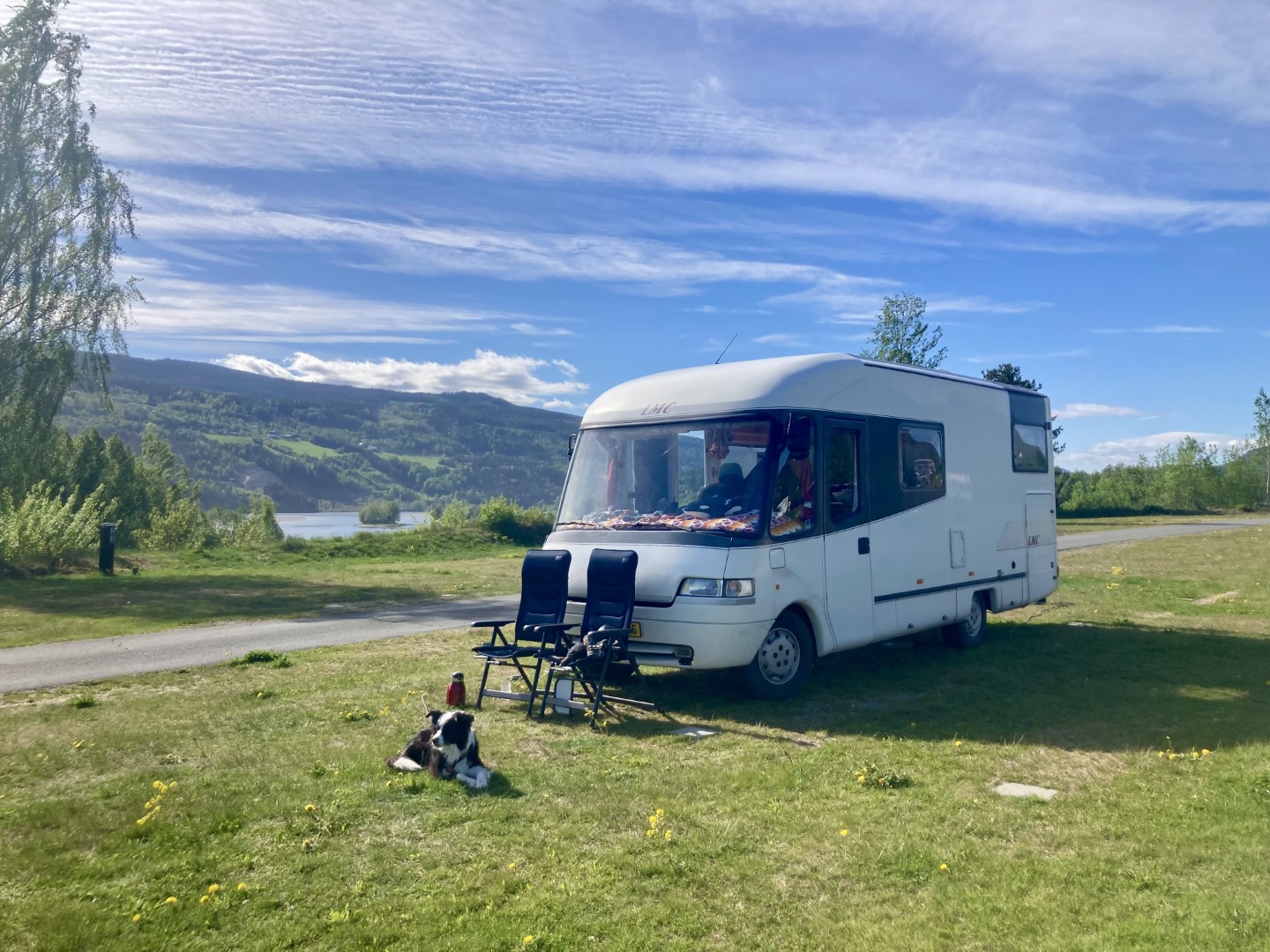 camper op camping.jpeg